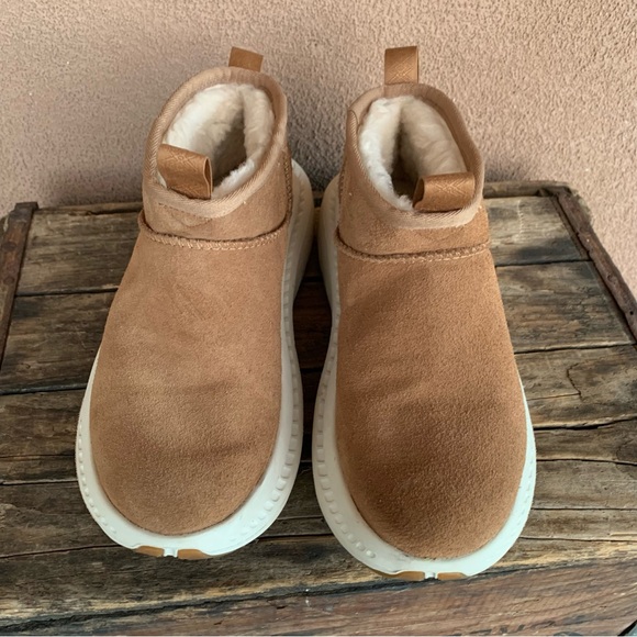 UGG V2 Ultra Mini Suede Sneaker/Boot - Picture 3 of 9
